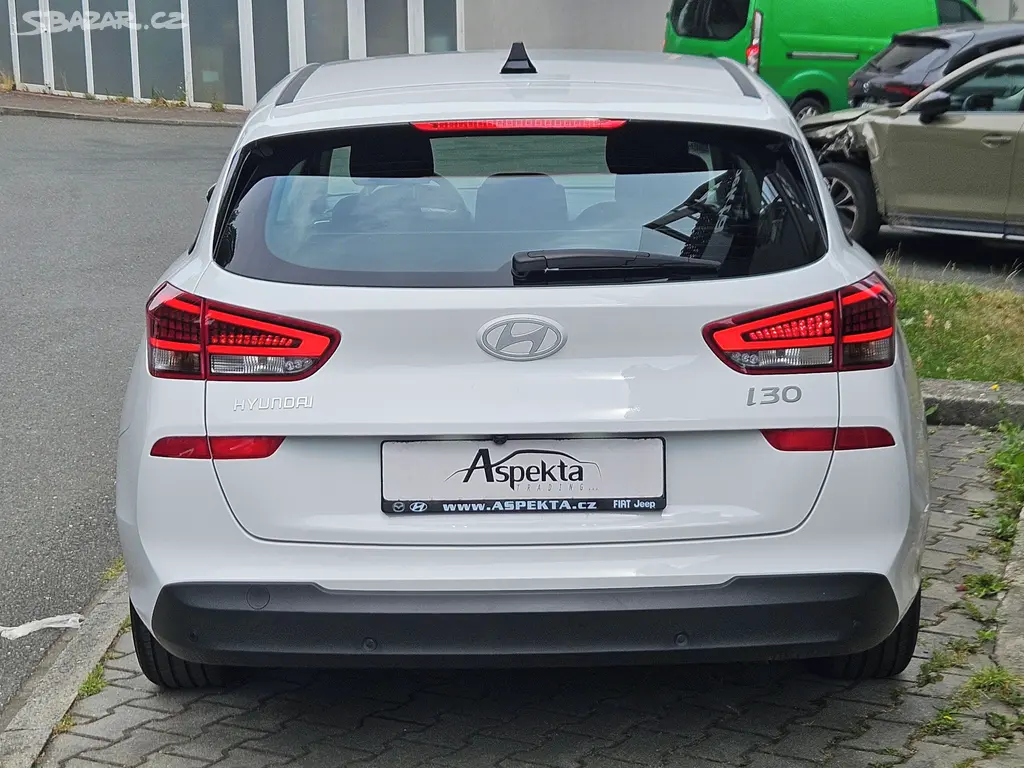 Hyundai i30, 1.5i Comfort, serv.kn., 1.maj. - fotka 4