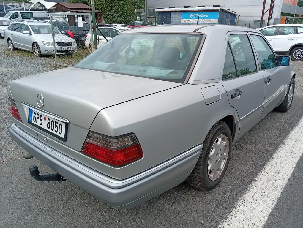 Mercedes-Benz Třídy E, E 200 D - fotka 6