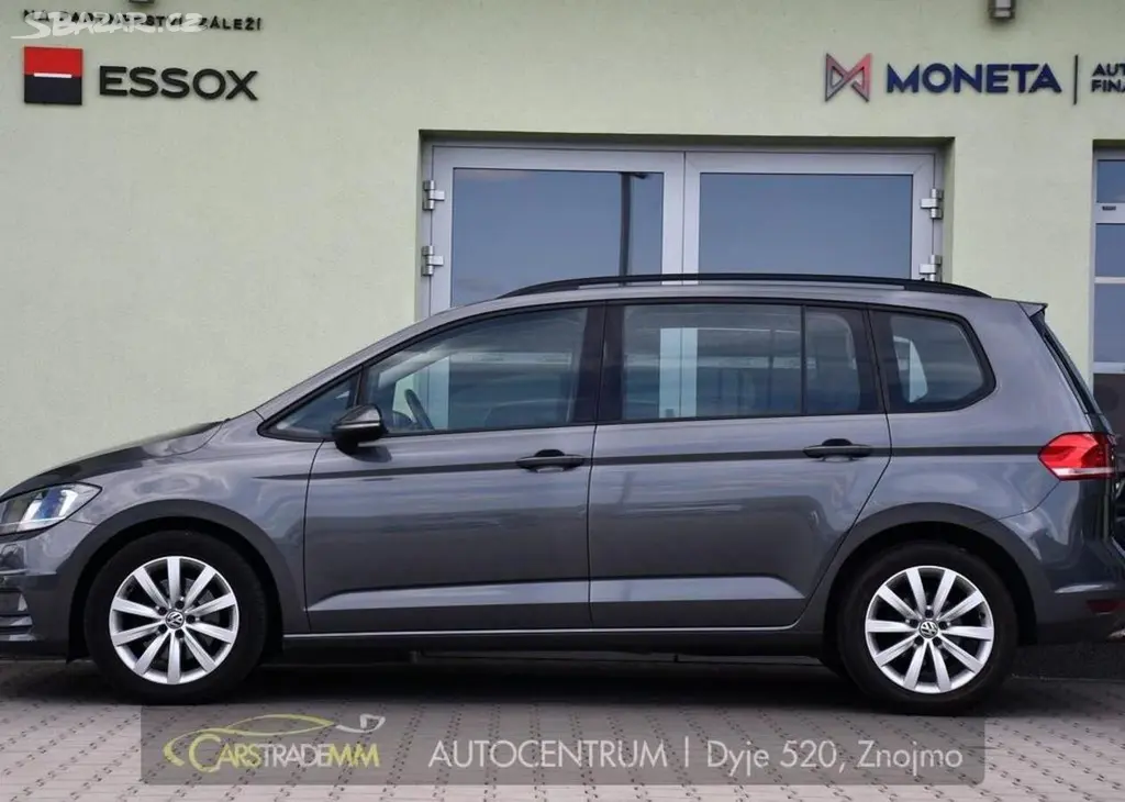 Volkswagen Touran 2.0TDi DSG TAŽNÉ 2xKOLA 110 kw - fotka 3