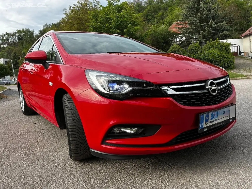 Opel Astra 1,4 Turbo 92kW Matrix LED, 1. maj.