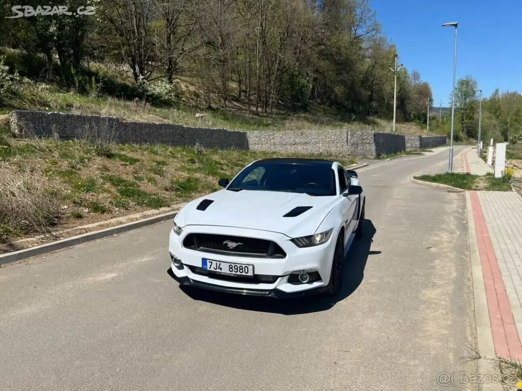 Ford Mustang 5,0 V8 GT | 324 kW | Automat - fotka 2