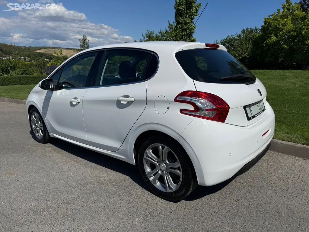 Peugeot 208, 1.4 i 70Kw NAV - fotka 4