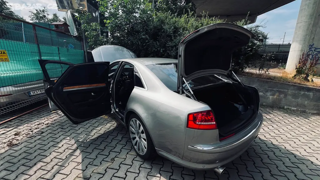 Audi A8 4,2i V8 Quattro - fotka 2