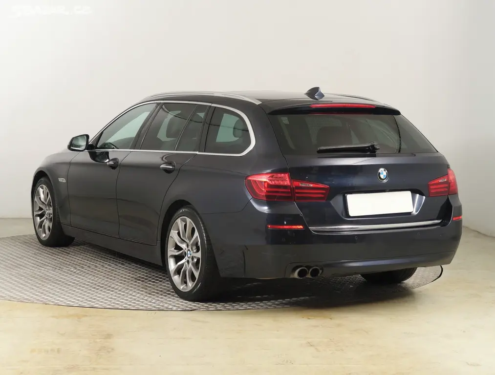 BMW Řada 5, 530d xDrive, Luxury Line, 4X4 - fotka 4