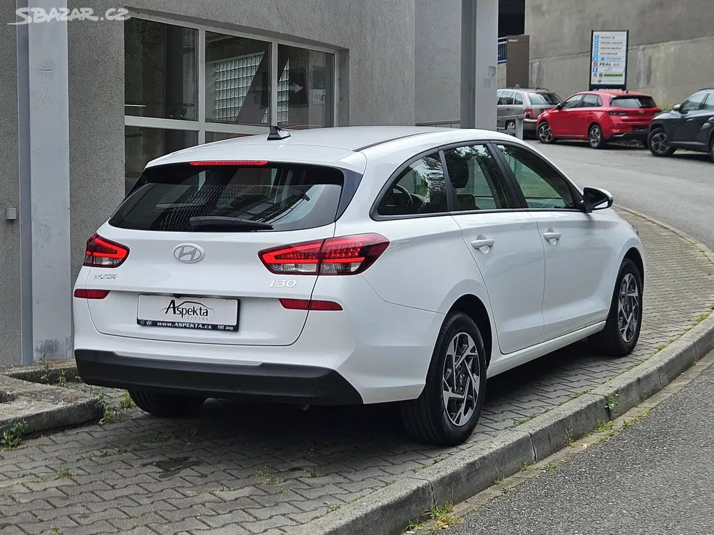 Hyundai i30, 1.5i Comfort, serv.kn., 1.maj. - fotka 5