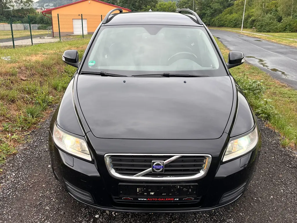 VOLVO V50 1.6D 80KW,XENON,VÝHŘEV,POLOKŮŽE,ALU16,TZ - fotka 2