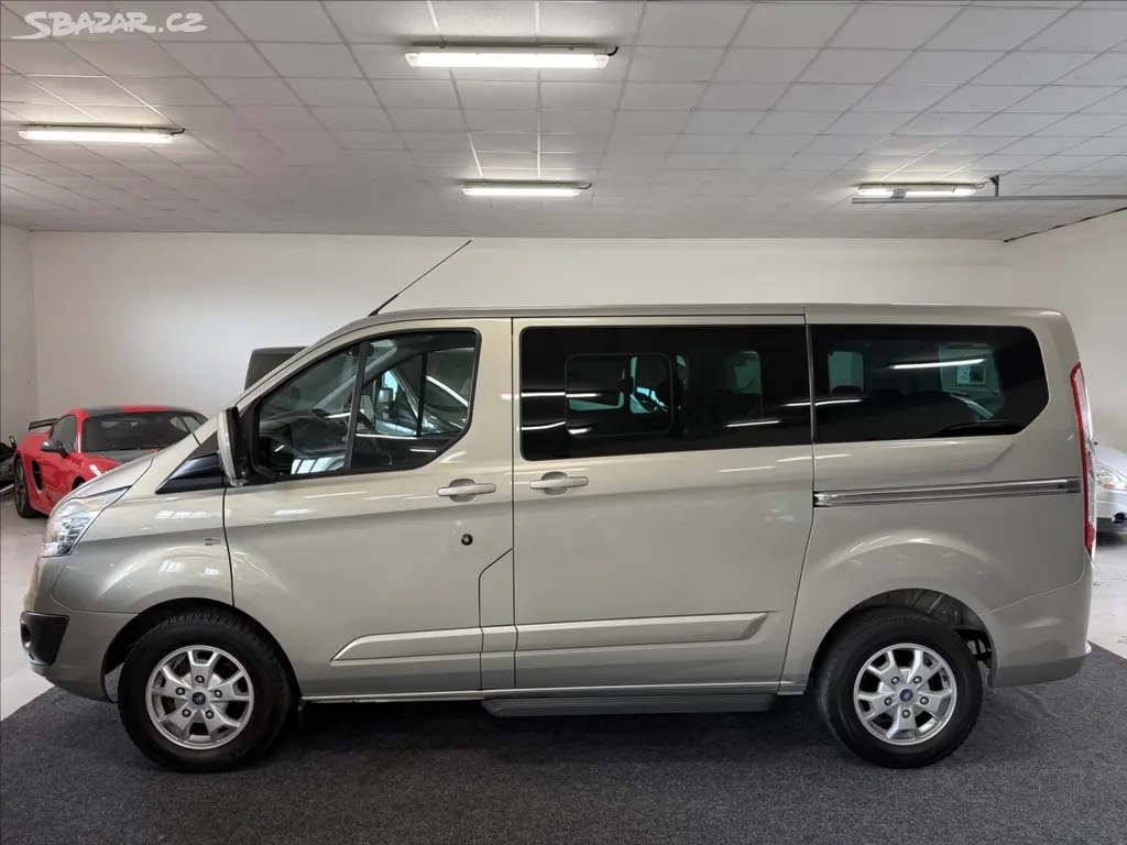 Ford Tourneo Custom, 2,2 Titanium,92kW,po servisu - fotka 3