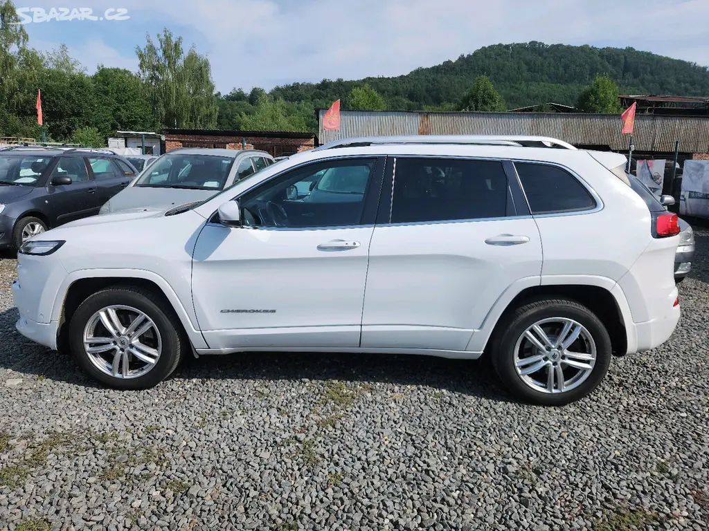 Jeep Cherokee 4x4 Overland 2.2 Mjtd - fotka 5