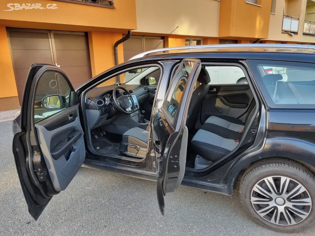 Ford Focus 1.6 combi - fotka 2
