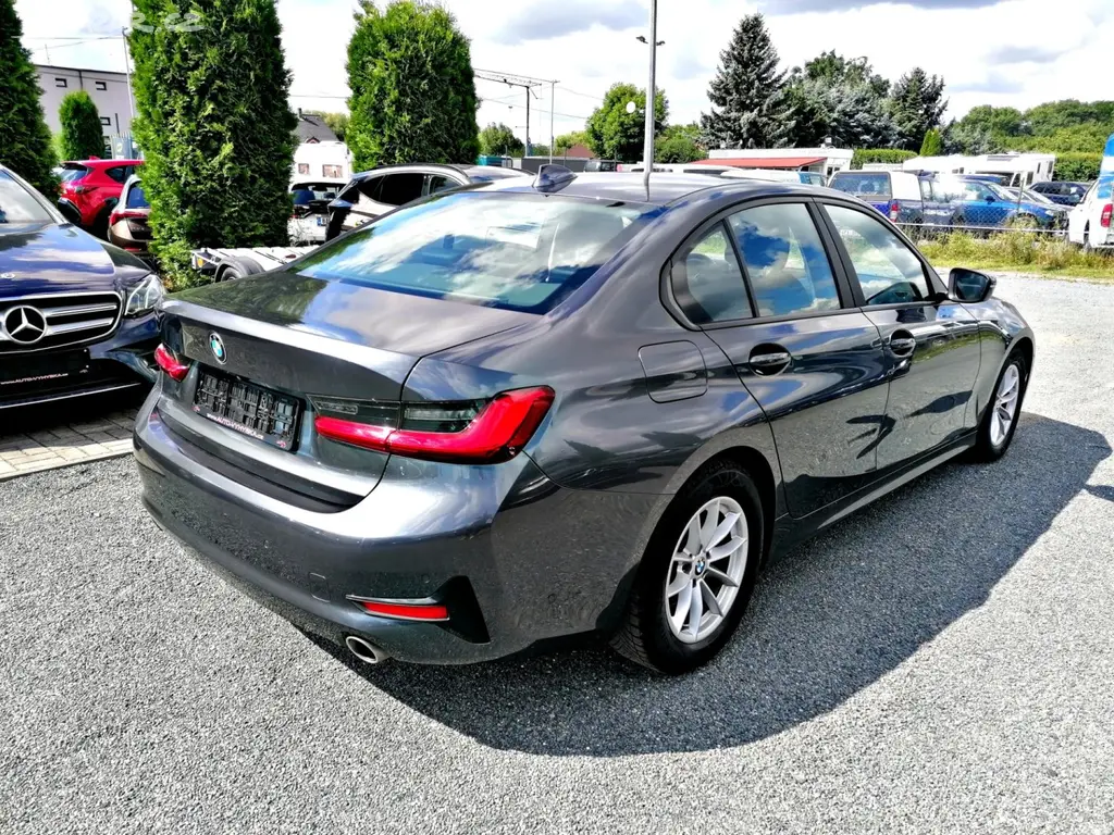 BMW Řada 3, 2.0 318D A/T,Kůže,Ambient. - fotka 4