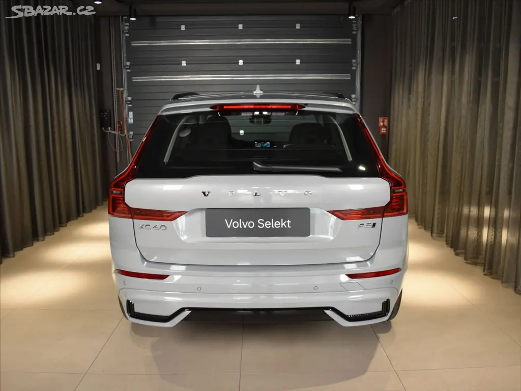Volvo XC60, 2,0 B5 AWD PLUS BLIS,Bezklíč - fotka 5