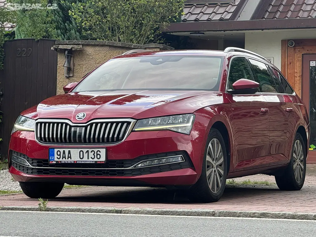 Škoda Superb 2.0TDi F.LED, KAMERA, EL.TAŽNÉ - fotka 3
