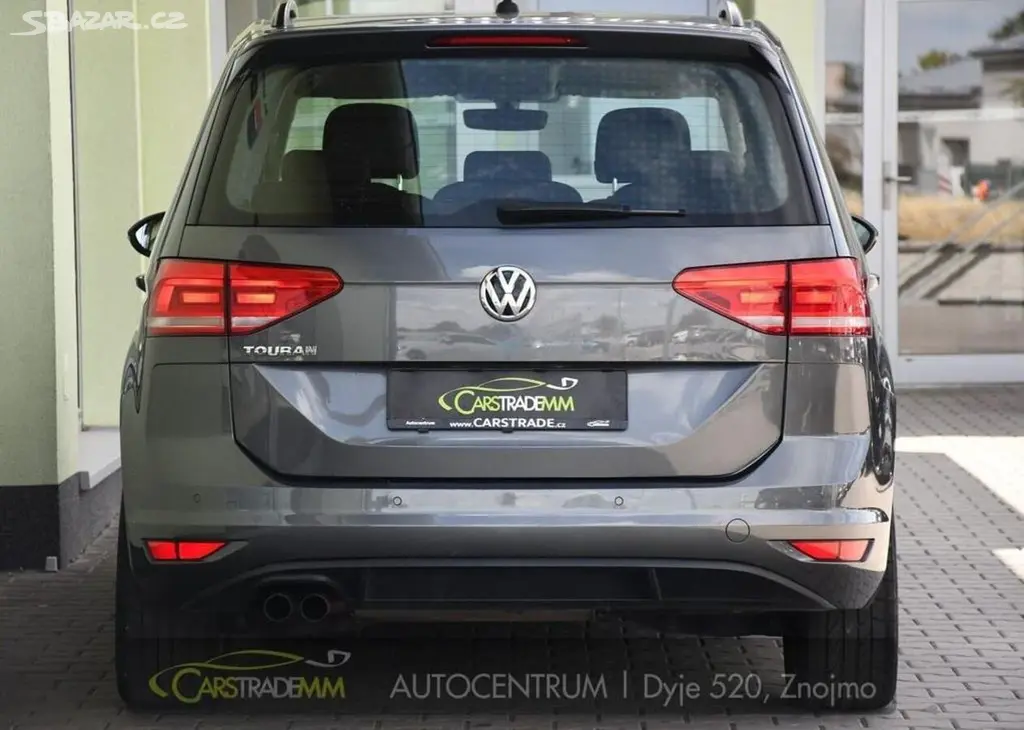 Volkswagen Touran 2.0TDi DSG TAŽNÉ 2xKOLA 110 kw - fotka 4