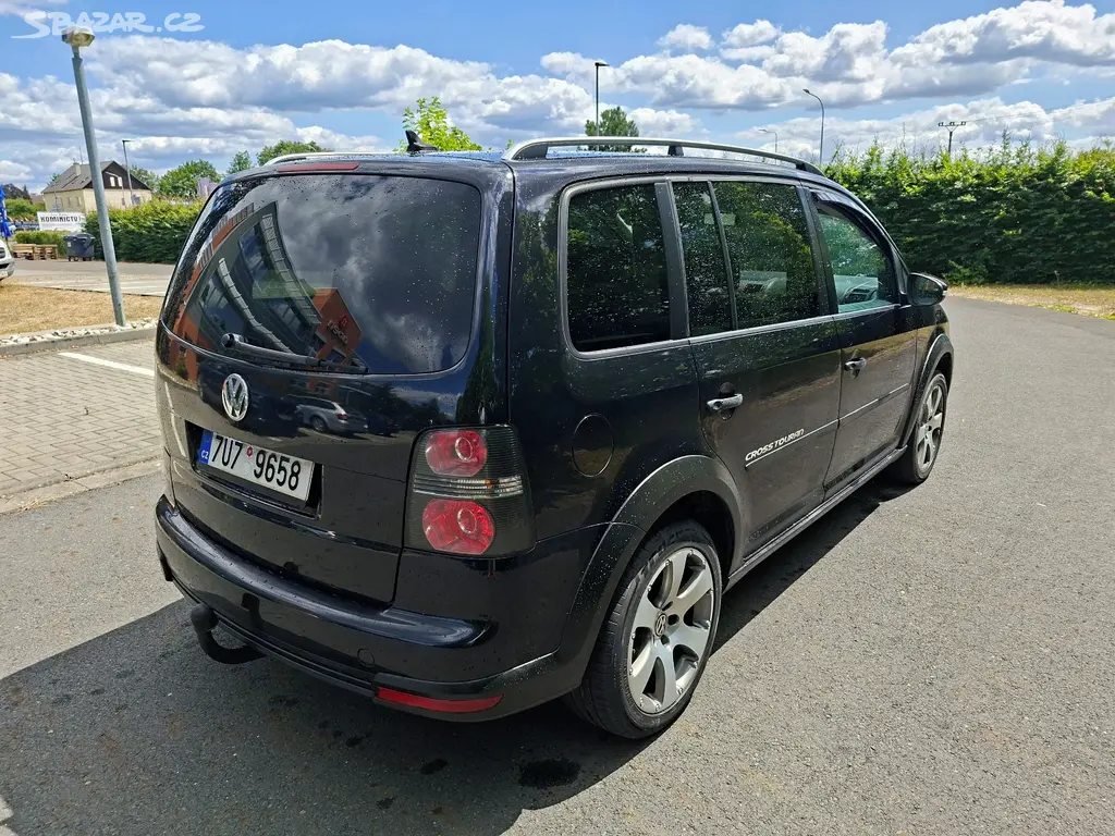 VW Touran Cross 2.0 TDI 125 kW facelift 2010 - fotka 2