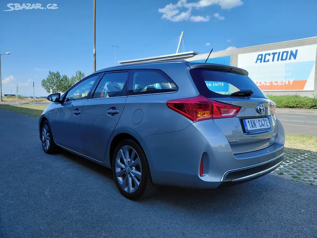 Toyota Auris, 1.8 73KW HYBRID,SERVISOVANÉ - fotka 5