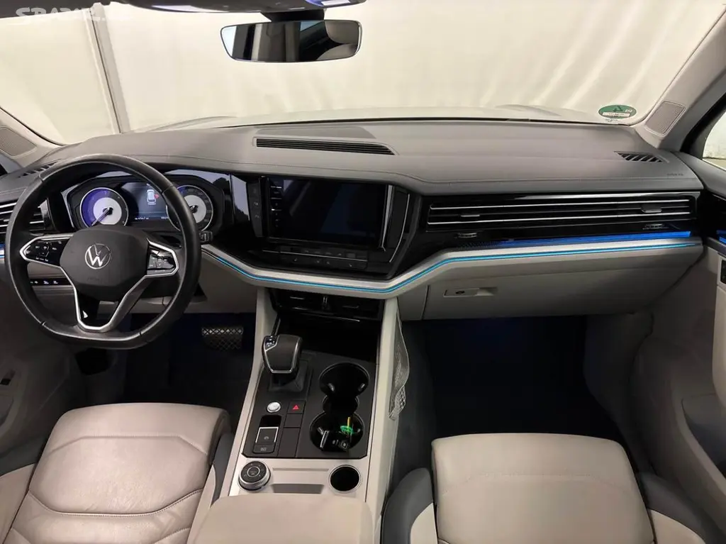 Volkswagen Touareg, 3,0TDi 170kw 4x4 DSG TZ 19ALU - fotka 6