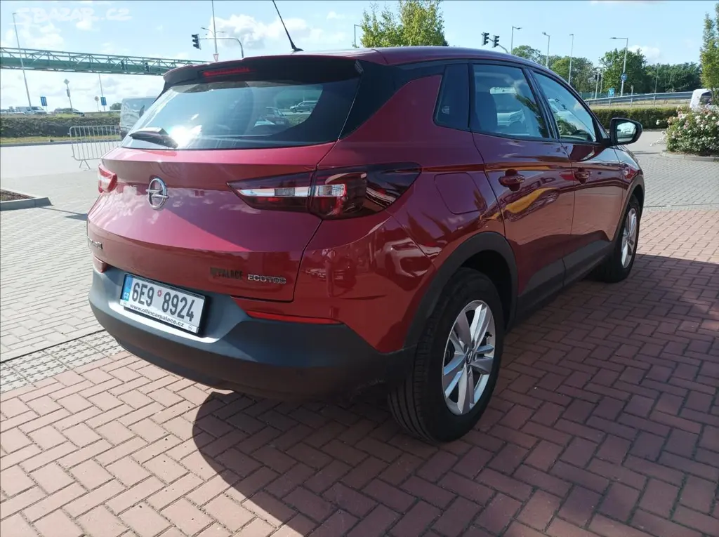 Opel Grandland X, 1,2 Turbo - fotka 4