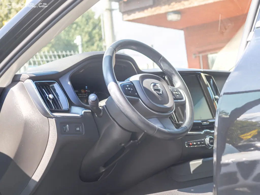 Volvo XC60 2.0D 140KW mat LED NAVI - fotka 4