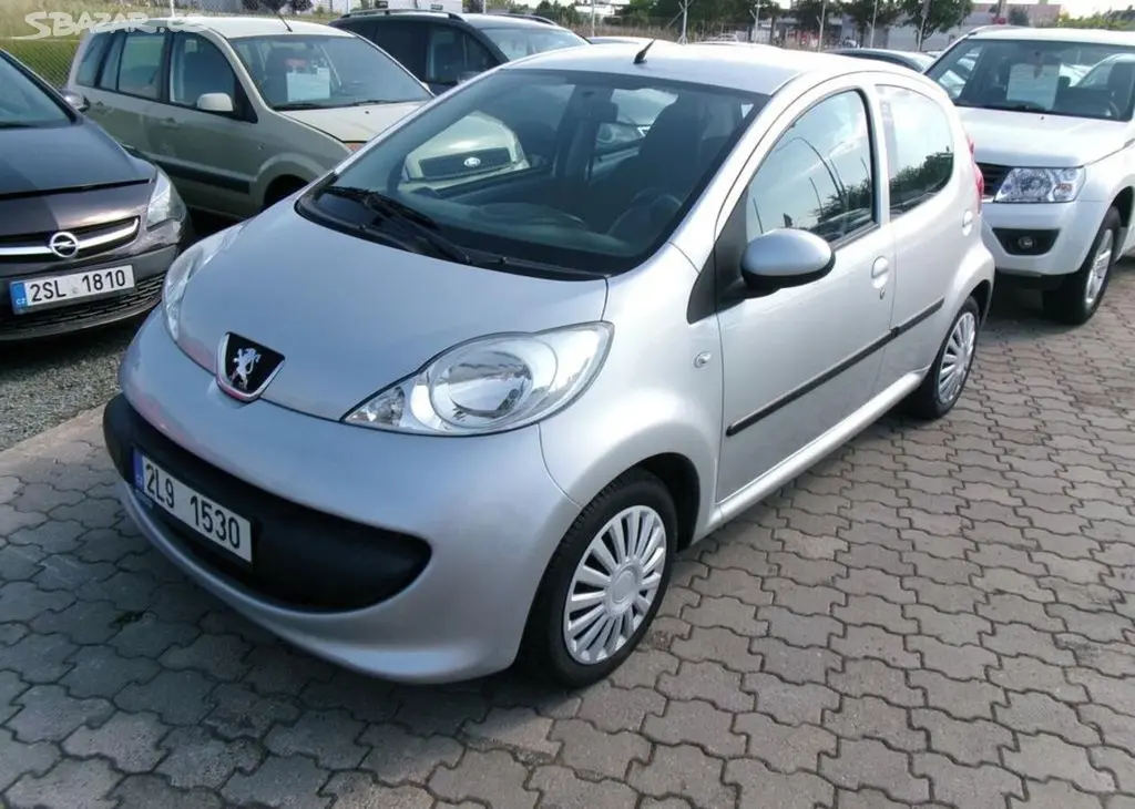 Peugeot 107 1.0i 50kw,CZ,2x kola benzín manuální - fotka 3
