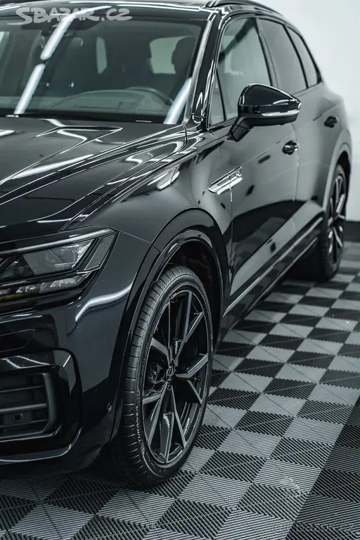 Volkswagen Touareg 3,0 TDi R Line BLACK STYLE MA - fotka 2