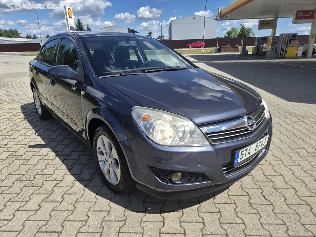 Opel Astra, 1,6 16V Enjoy - fotka 2