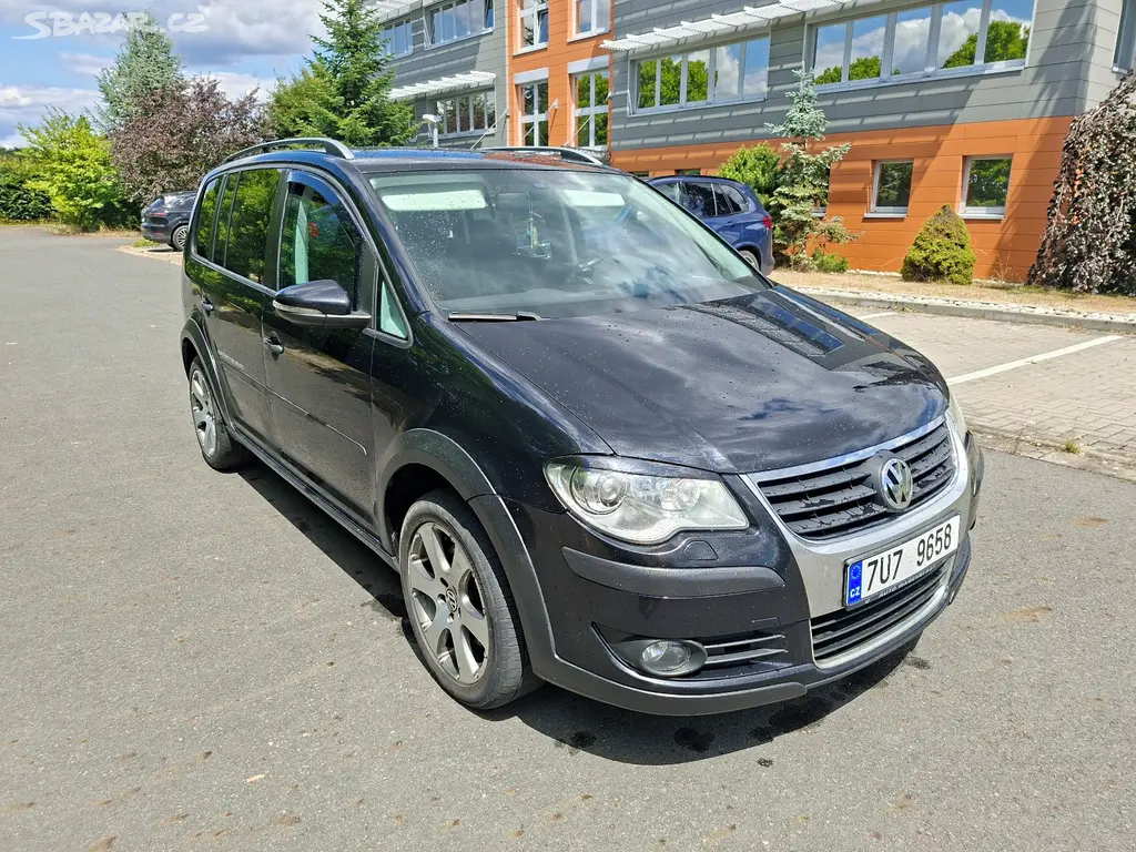 VW Touran Cross 2.0 TDI 125 kW facelift 2010 - fotka 3