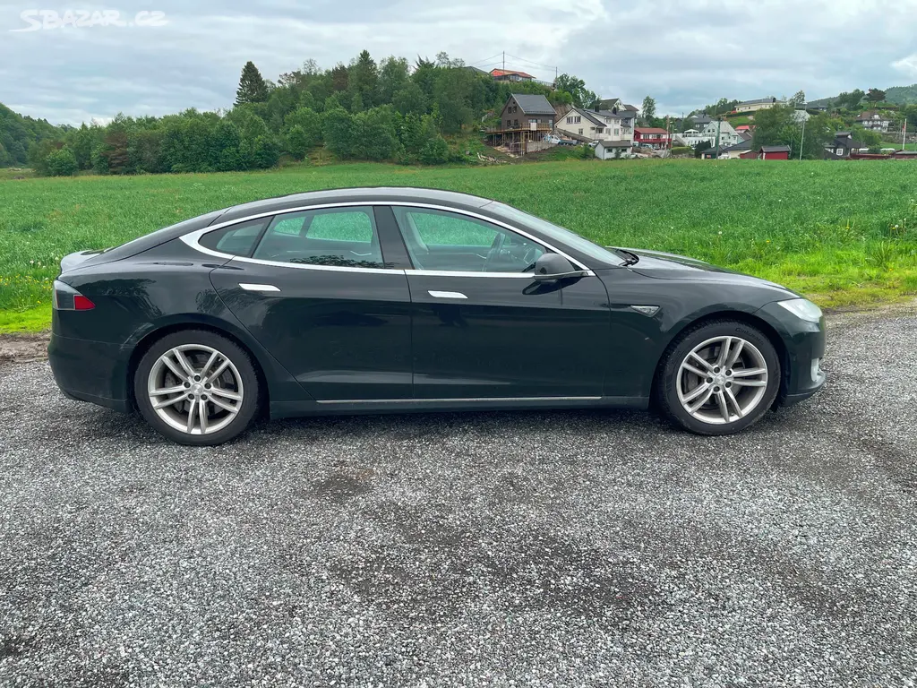 Tesla Model S 85 2014 Free supercharging - fotka 5