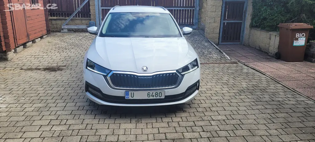 Škoda Octavia 4 TSi model 2023 VIRTUAL NAVI tažný - fotka 2