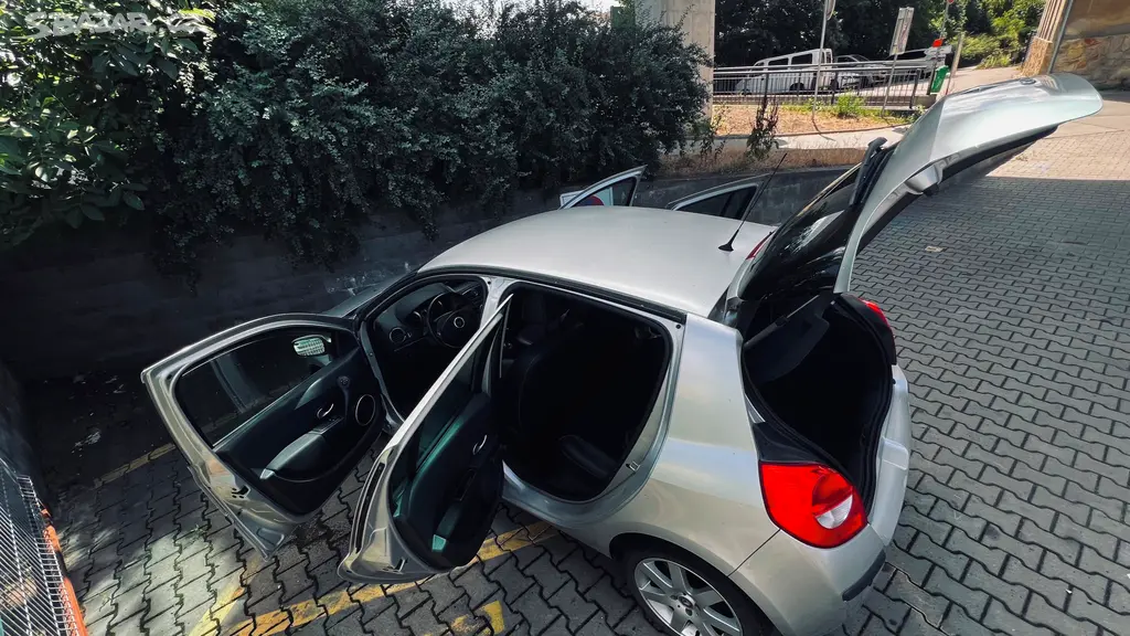 Renault Clio 1,5i automat 2008 90tkm 5DV CZ - fotka 3