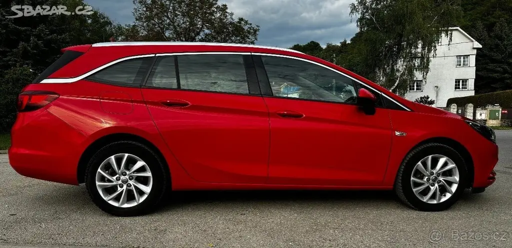 Opel Astra 1,4 Turbo 92kW Matrix LED, 1. maj. - fotka 3