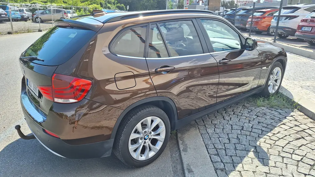 BMW X1 2.8i 6-válec 190 kW - fotka 4