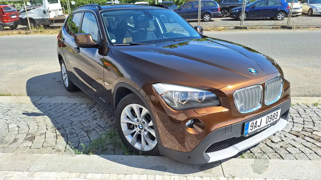 BMW X1 2.8i 6-válec 190 kW