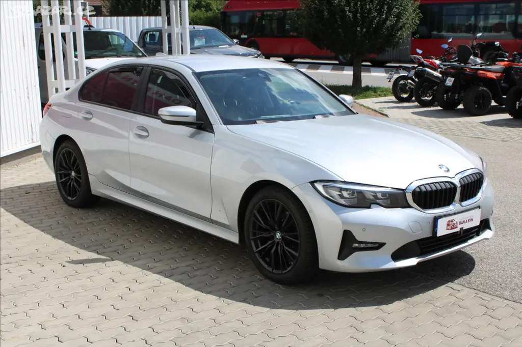 BMW Řada 3, 2,0 318D 110kW TOP - fotka 2