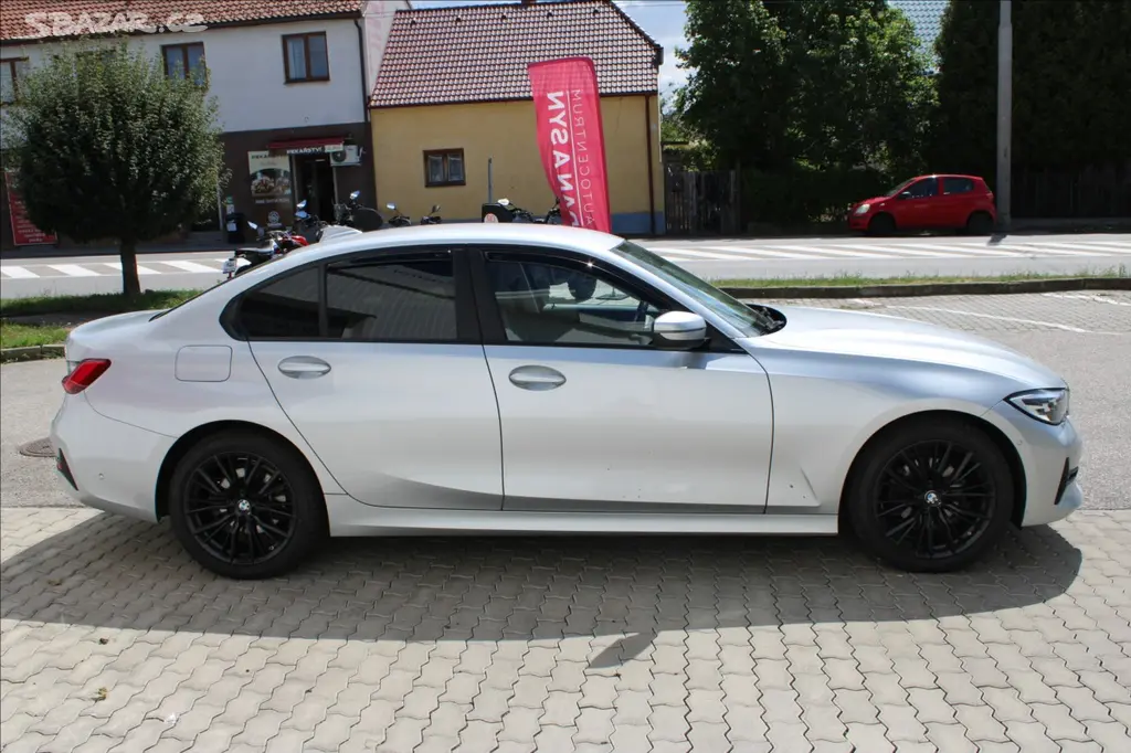 BMW Řada 3, 2,0 318D 110kW TOP - fotka 3