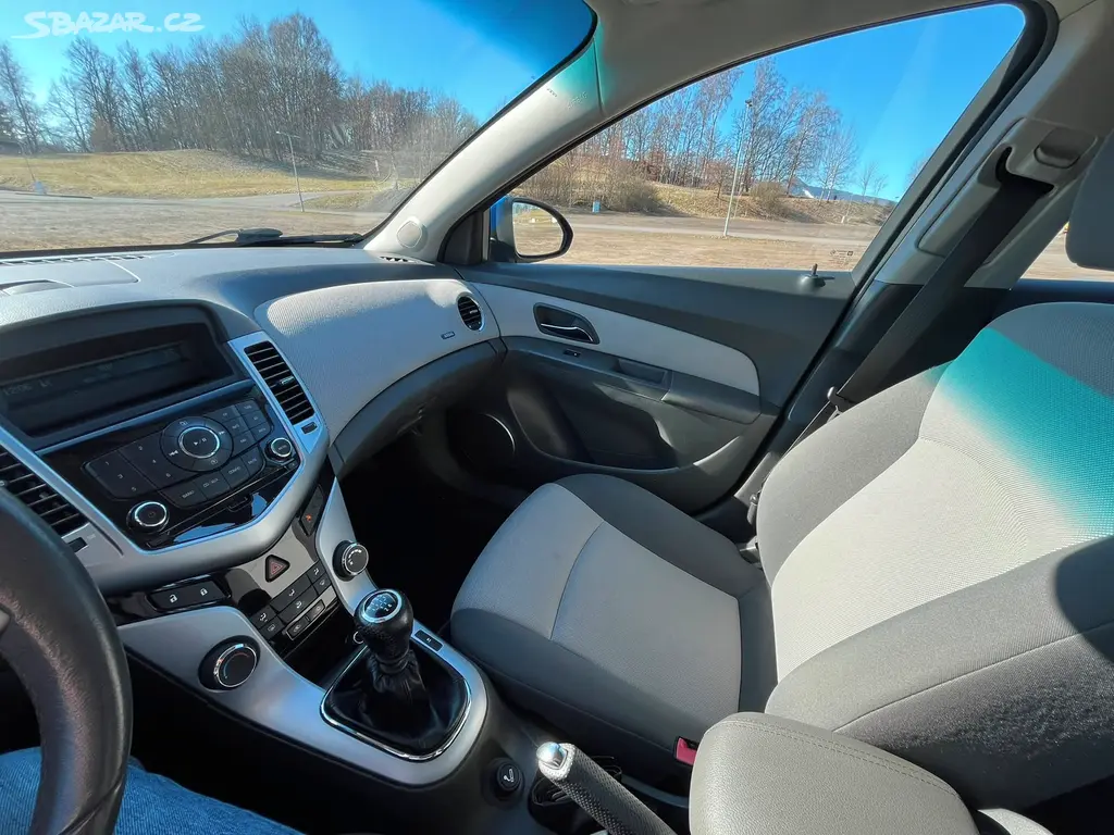 Chevrolet Cruze 1.6i, tažné, klima - fotka 4