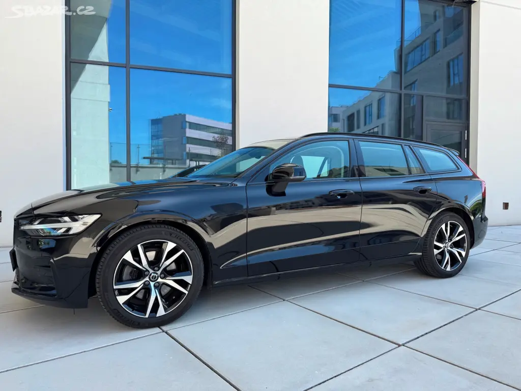Volvo V60 B4 Plus Dark AT ČR 1 MAJITEL HYBRID - fotka 2