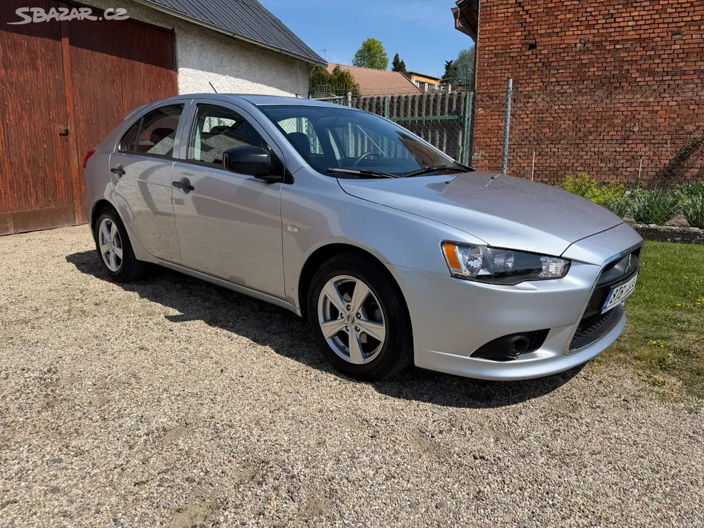 Mitsubishi Lancer 1.6i, najeto 39 000 km, ČR, 1. M