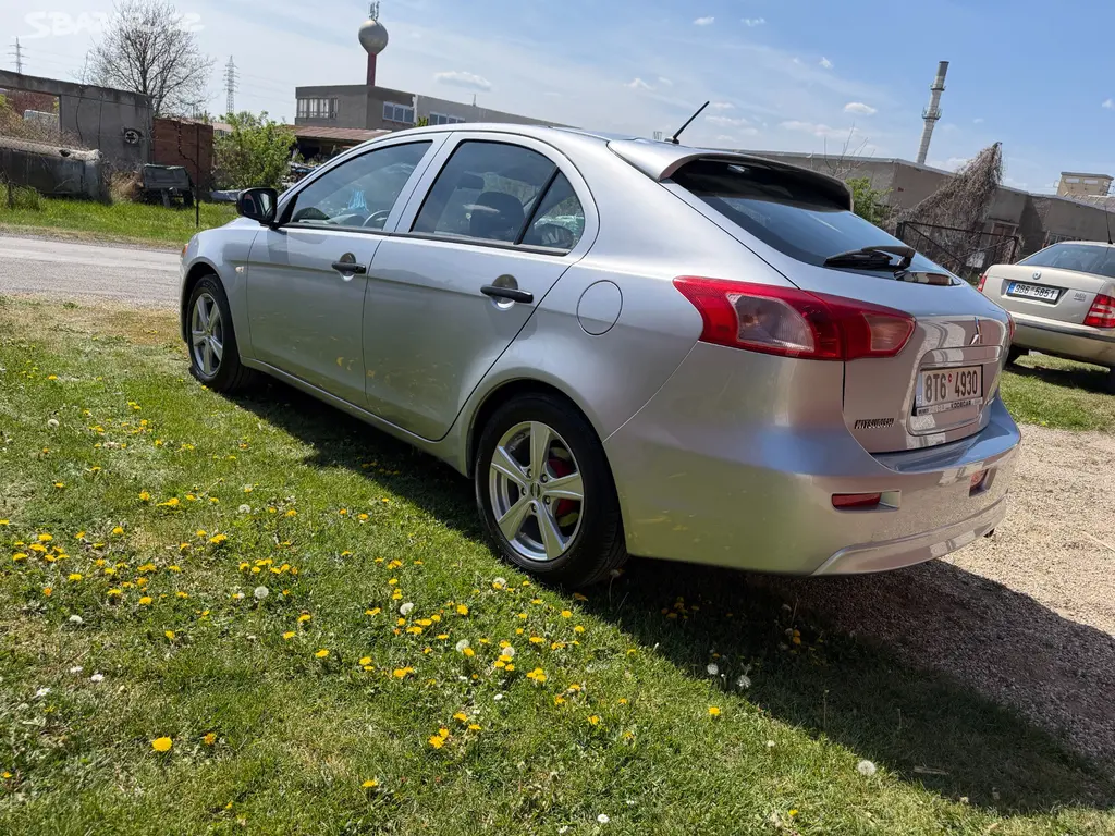 Mitsubishi Lancer 1.6i, najeto 39 000 km, ČR, 1. M - fotka 4