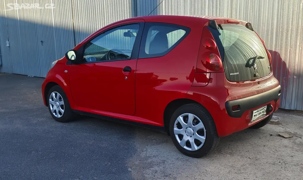 Peugeot 107 1.0i 50kw r.v 2011 TOP STAV - fotka 4