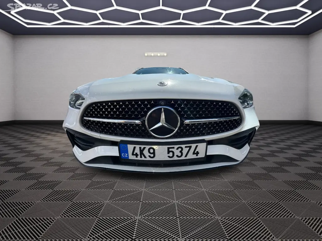 Mercedes-Benz Třídy C, 200 150kw 4Matic AMG - fotka 2