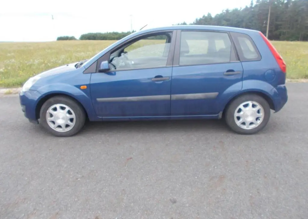 Ford Fiesta 1,4 benzín manuální - fotka 3