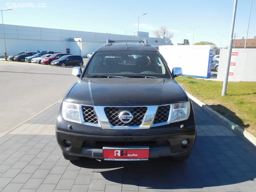Nissan Navara 2.5 DCi 4WD Dakar, 126 kW, 4X4 - fotka 6