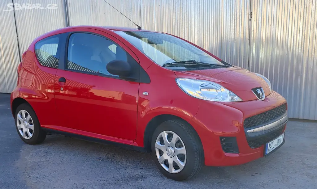 Peugeot 107 1.0i 50kw r.v 2011 TOP STAV - fotka 2