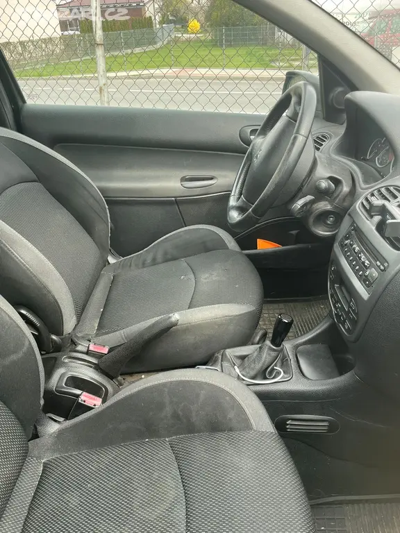Peugeot 206 1.6 HDi 80 kW | 2006 |Na opravu / díly - fotka 4
