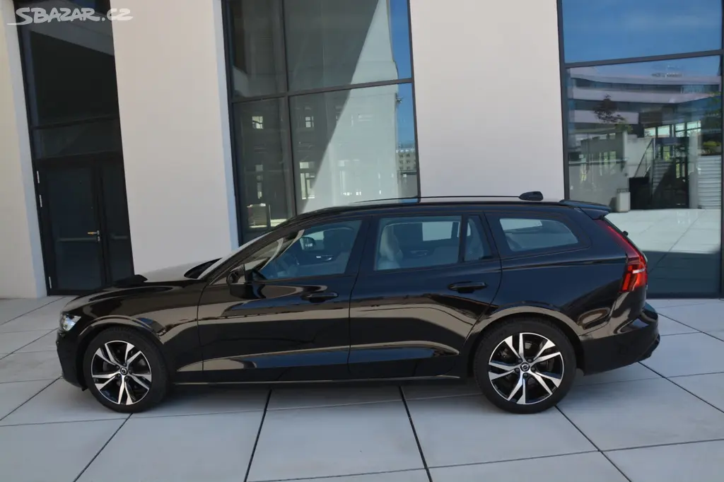Volvo V60 B4 Plus Dark AT ČR 1 MAJITEL HYBRID - fotka 4