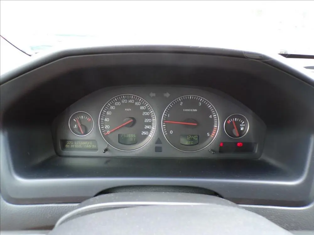 Volvo V70 2,4 D5 TAŽNÉ ZAŘÍZENÍ,XENONY - fotka 6