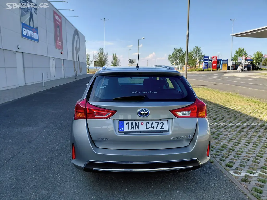Toyota Auris, 1.8 73KW HYBRID,SERVISOVANÉ - fotka 6