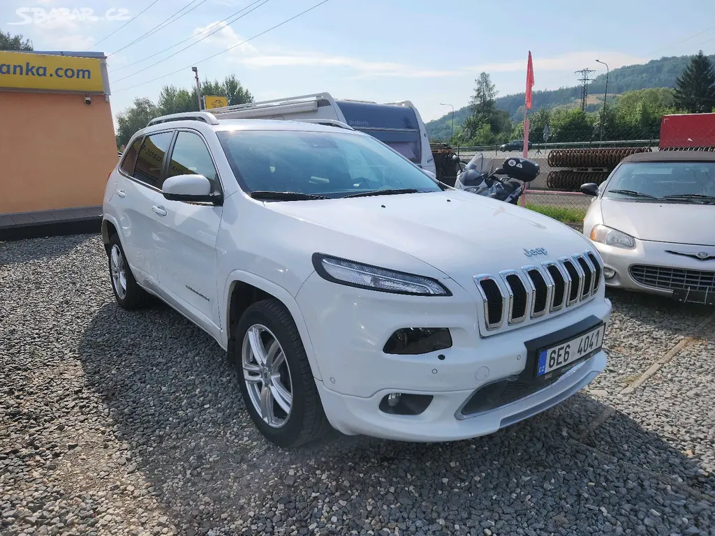 Jeep Cherokee 4x4 Overland 2.2 Mjtd - fotka 3