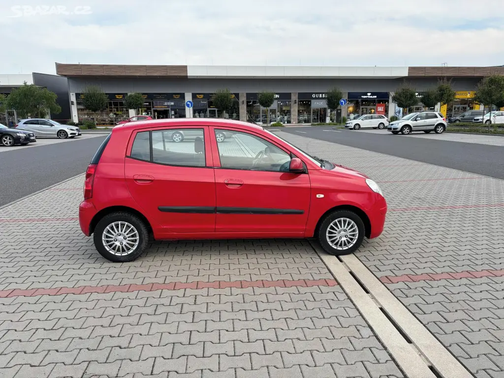 Kia Picanto 1.0 48kw naj. 148t klima - fotka 2