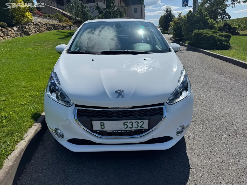 Peugeot 208, 1.4 i 70Kw NAV - fotka 2